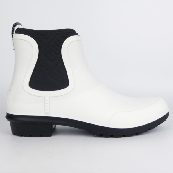 Sold *HP* UGG Chevonne Rain Boots Fur Insole Black White - Picture 2 of 5